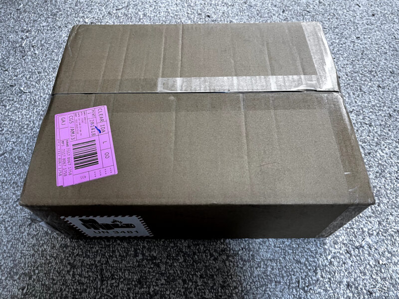配達された段ボール箱の荷姿