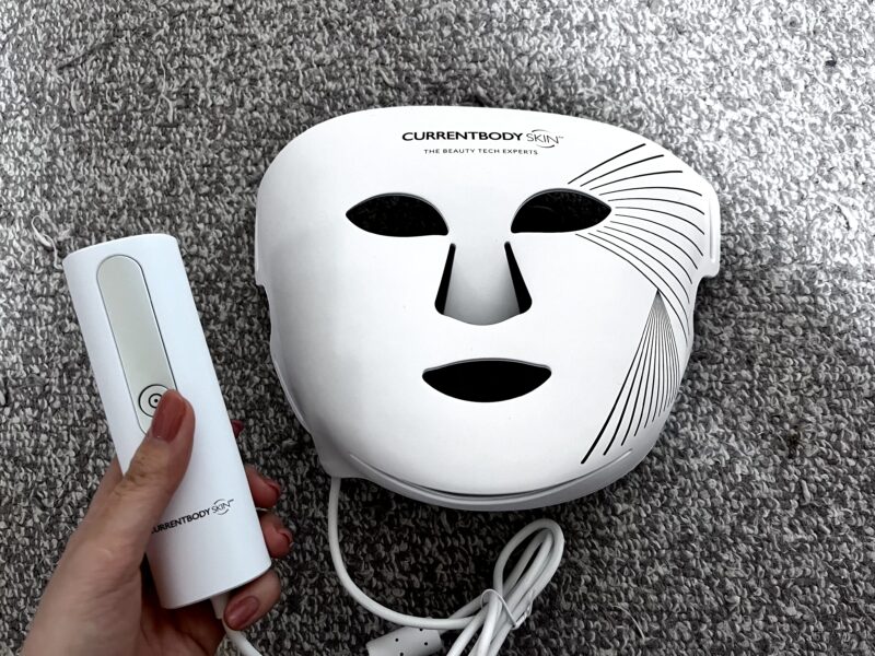 カレントボディLEDマスクの表向き